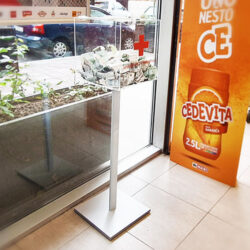 Kliritna-kutija-za-donacije-na-postolju